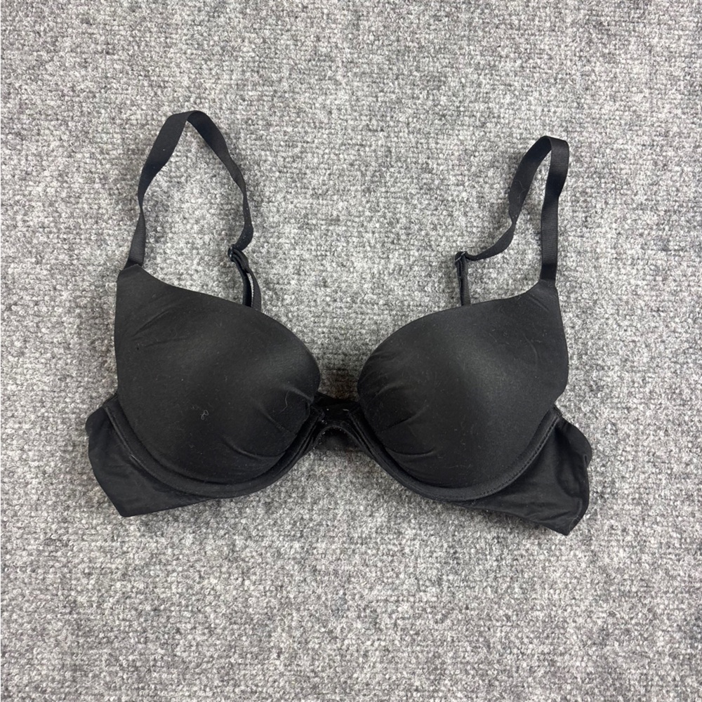 VICTORIA’S SECRET Fabulous Black Plunge Bra size: 34B